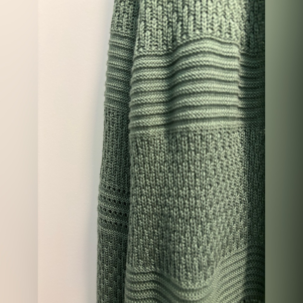 Green Acrylic Knit Women's Sweater - Picture 4 of 5